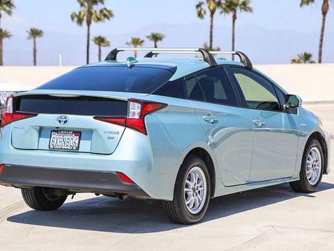 Used 2021 Toyota Prius L Eco FWD image 7