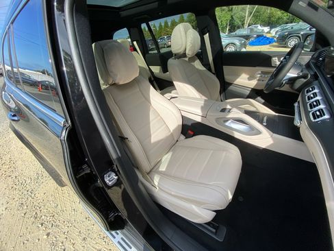 New 2026 Mercedes-Benz GLS 580 4MATIC image 28