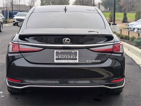 Used 2023 Lexus ES 300h w/ Premium Package image 4