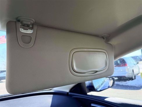 Used 2016 Chrysler 200 Limited image 21