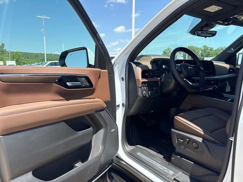 New 2026 Chevrolet Tahoe High Country w/ Sun And Tow Package AWD/4WD image 9