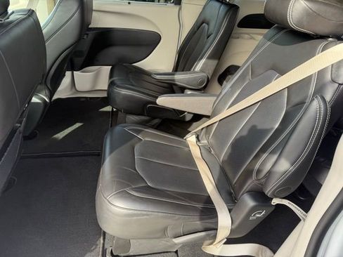 Used 2024 Chrysler Pacifica Touring-L FWD image 26