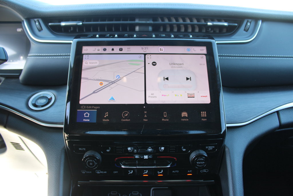 Used 2023 Jeep Grand Cherokee Limited w/ Luxury Tech Group II RWD image 25