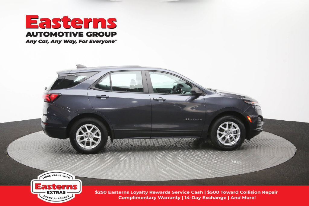 Used 2022 Chevrolet Equinox LS AWD/4WD image 46