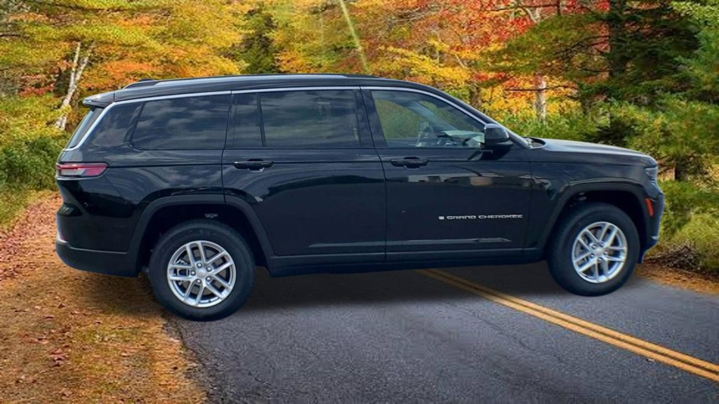 Certified 2023 Jeep Grand Cherokee L Laredo AWD/4WD image 10