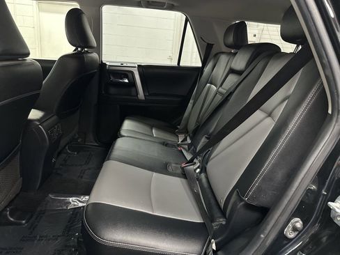 Used 2022 Toyota 4Runner SR5 Premium w/ Moonroof Package AWD/4WD image 33