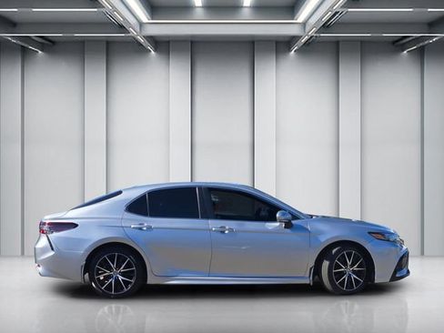 Used 2023 Toyota Camry SE w/ Audio Upgrade Package FWD image 3