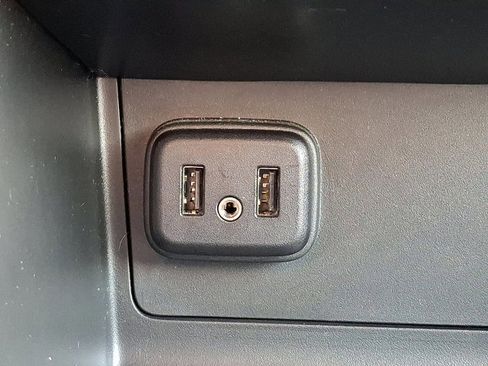 Used 2022 Chevrolet Colorado LT w/ LT Convenience Package image 23