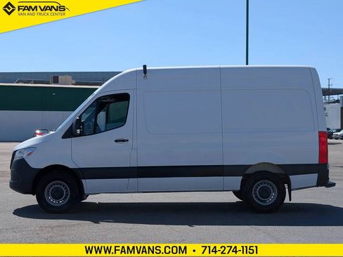 Used 2020 Mercedes-Benz Sprinter 2500 image 4