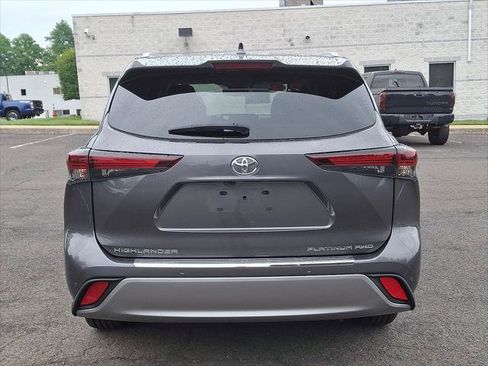 Certified 2024 Toyota Highlander Platinum AWD/4WD image 24