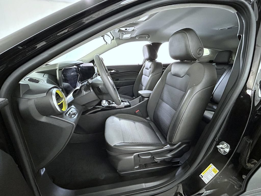 Used 2025 Chevrolet Trax LT FWD image 10