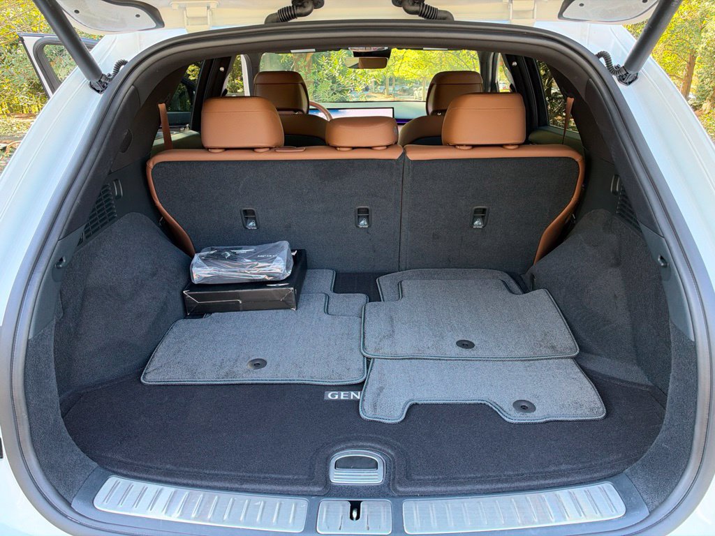 Certified 2026 Genesis GV70 2.5T Advanced AWD/4WD image 25