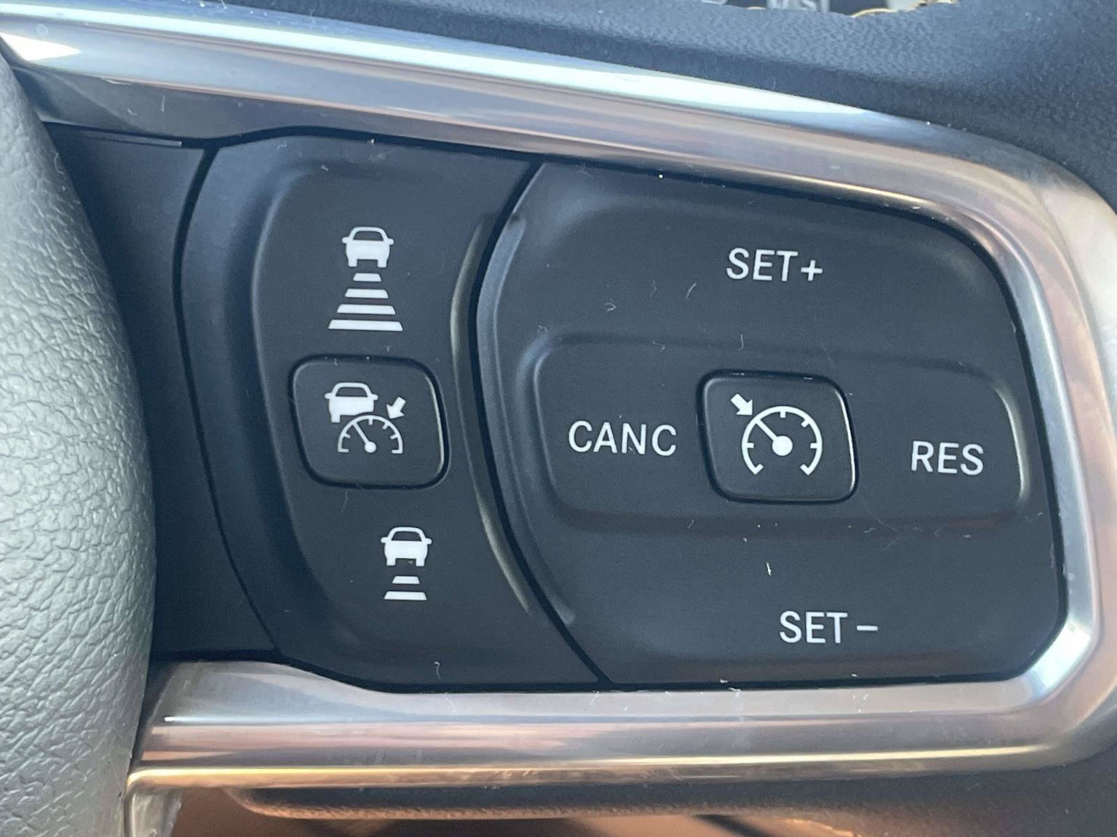 Used 2024 Jeep Wrangler Unlimited Sahara AWD/4WD image 23