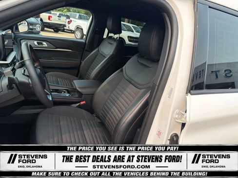 Used 2025 Ford Explorer ST-Line w/ ST-Line Street Pack AWD/4WD image 15