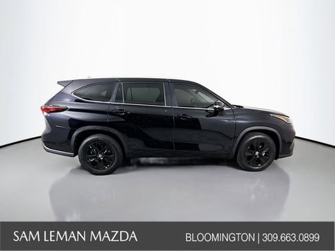 Used 2024 Toyota Highlander XLE FWD image 8