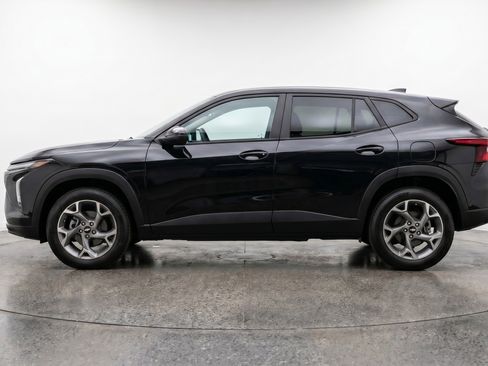 Used 2025 Chevrolet Trax LT w/ LT Convenience Package FWD image 5