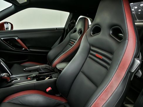 Used 2015 Nissan GT-R Black Edition image 23