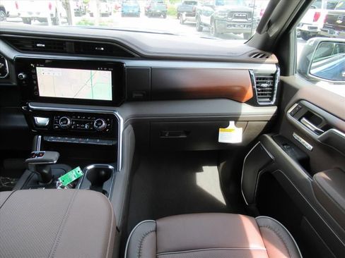 New 2026 GMC Sierra 1500 Denali w/ Denali Reserve Package image 14