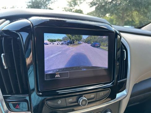 Used 2022 Chevrolet Traverse LT image 30