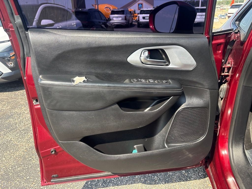 Used 2021 Chrysler Pacifica Touring w/ S Appearance Package FWD image 15