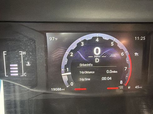 Used 2025 Toyota 4Runner SR5 AWD/4WD image 7