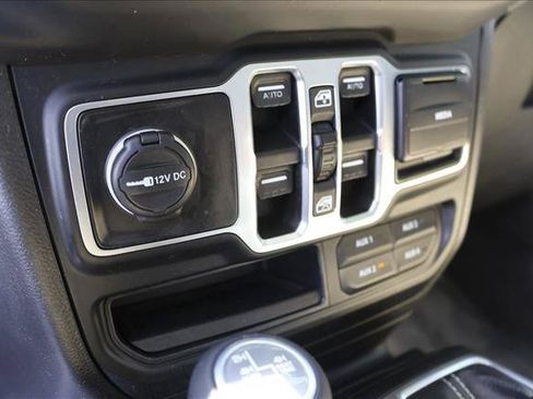 Used 2018 Jeep Wrangler Unlimited Sahara AWD/4WD image 20