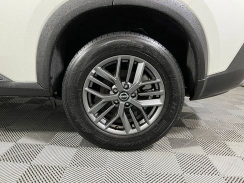 Used 2023 Nissan Rogue S image 18