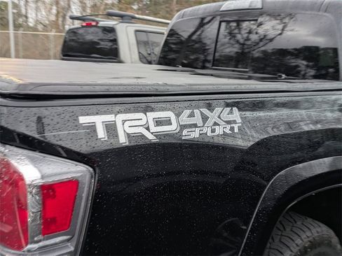 Used 2022 Toyota Tacoma TRD Sport w/ TRD Premium Sport Package image 8