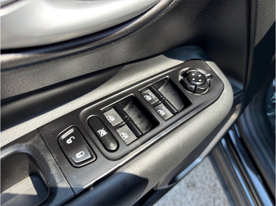 Used 2023 Jeep Renegade Latitude AWD/4WD image 19