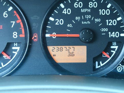 Used 2006 Nissan Xterra Off-Road w/ (W94) Tow Pkg AWD/4WD image 32
