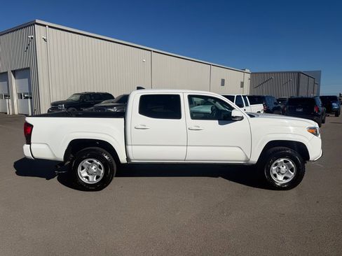 Used 2020 Toyota Tacoma SR image 31