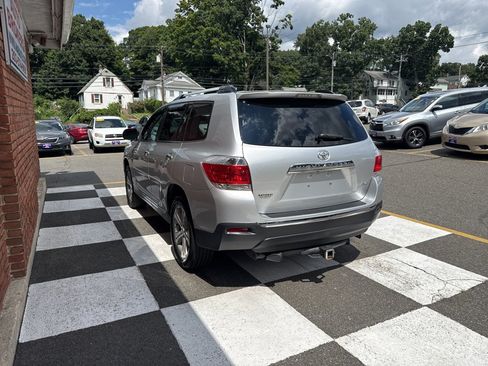 Used 2012 Toyota Highlander Limited w/ Tow Pkg AWD/4WD image 4