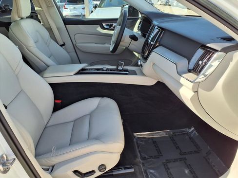 Certified 2023 Volvo XC60 B5 Plus image 11