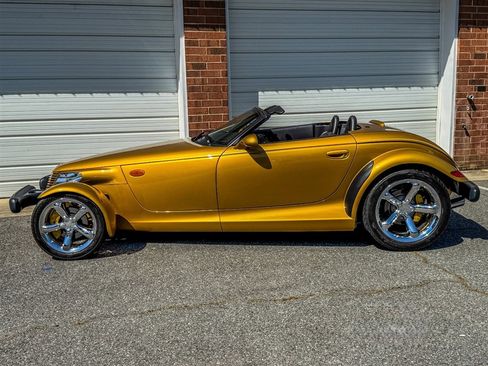 Used 2002 Chrysler Prowler image 26