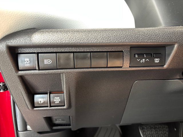 Used 2026 Toyota Sienna XLE FWD image 15