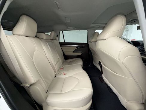 Used 2021 Toyota Highlander Limited image 17