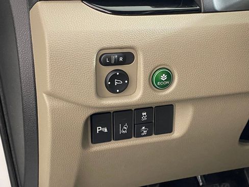 Used 2018 Honda Pilot Touring image 19