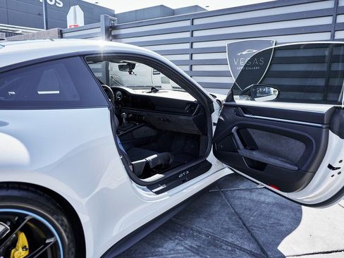 Used 2024 Porsche 911 GT3 RWD image 25