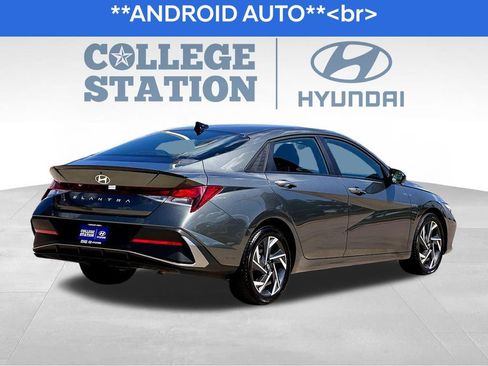 Used 2025 Hyundai Elantra Sport image 8