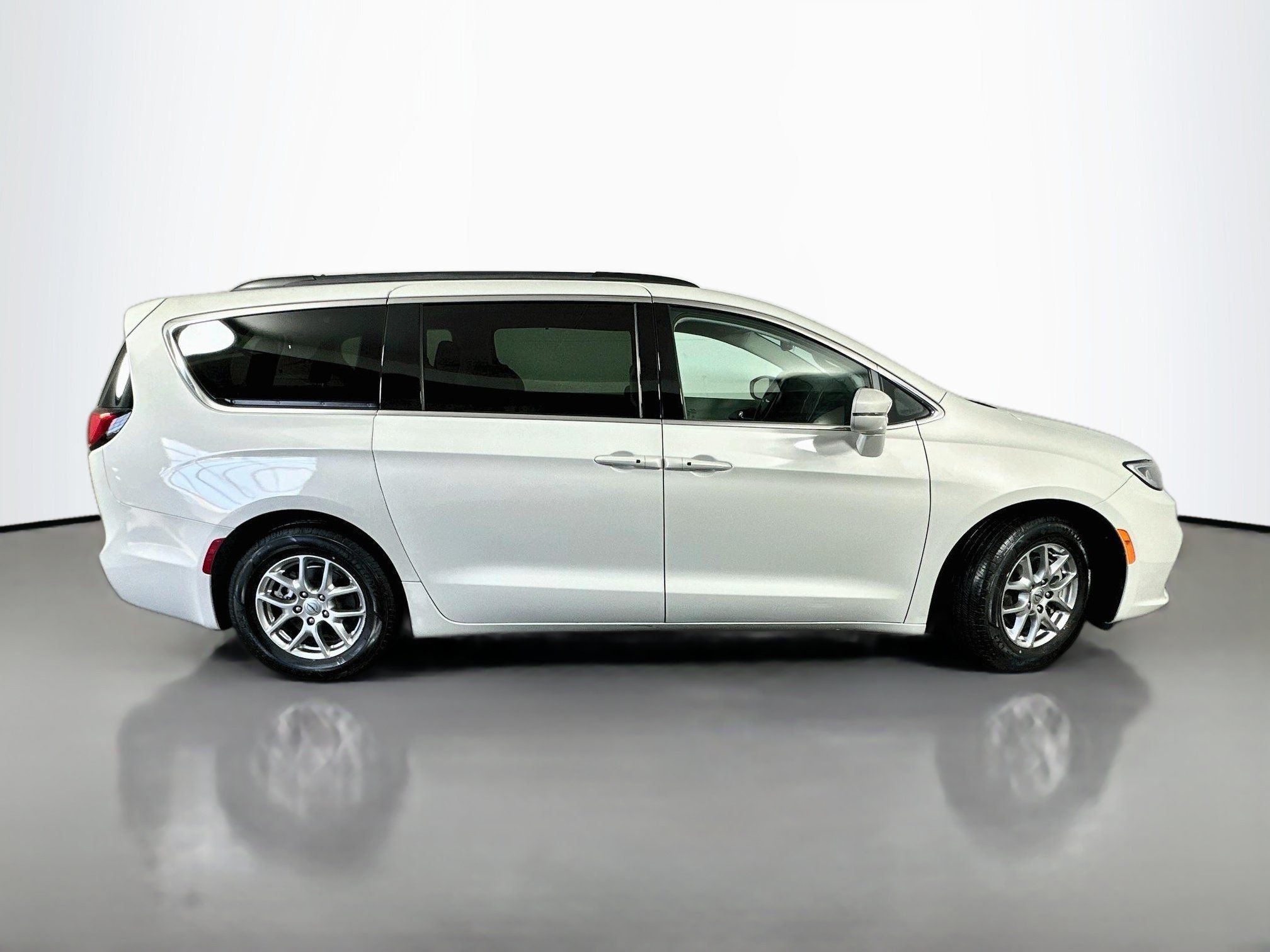 Used 2021 Chrysler Pacifica Touring FWD image 8