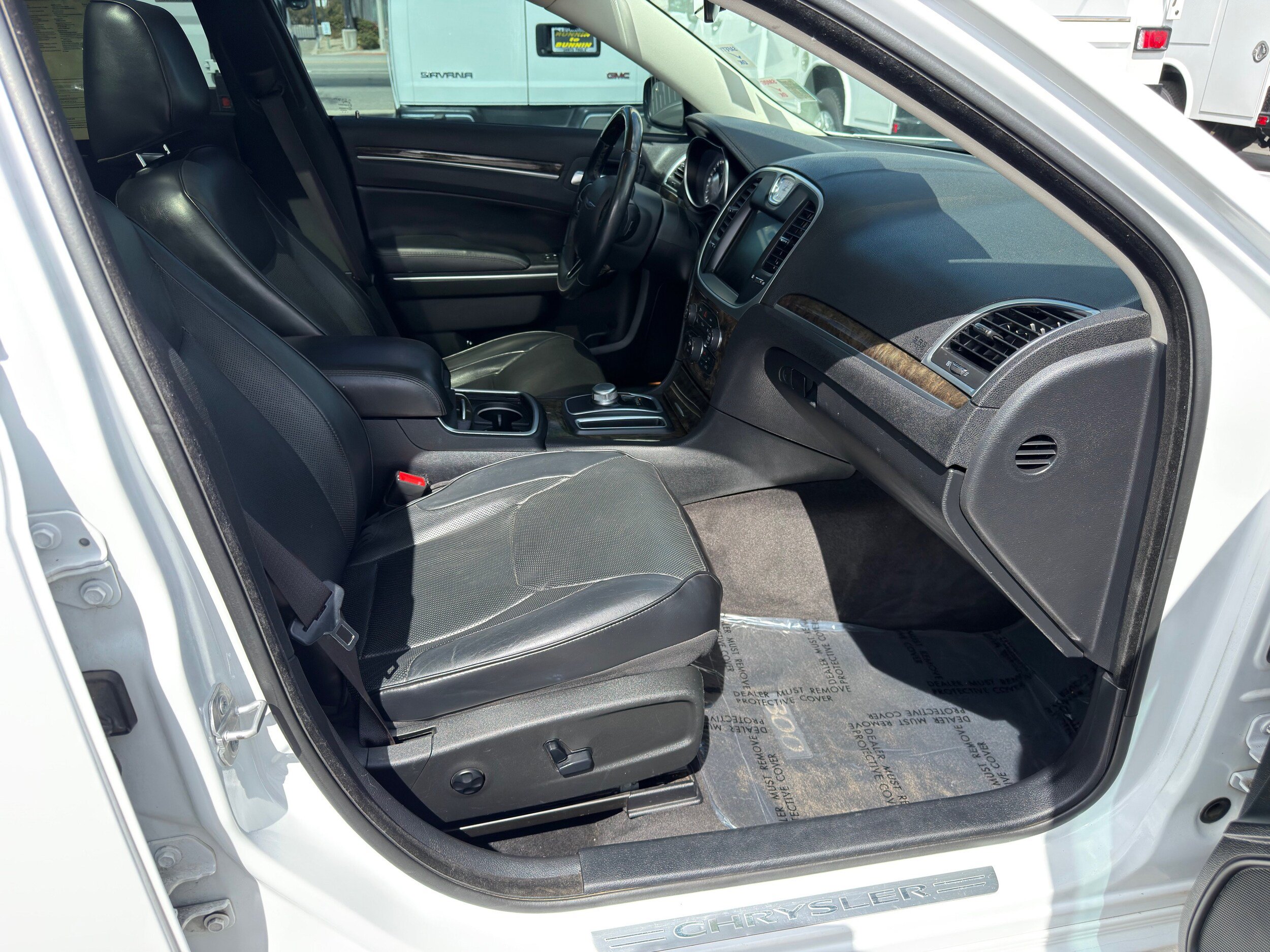 Used 2015 Chrysler 300 C w/ Harman/Kardon Audio Group RWD image 10
