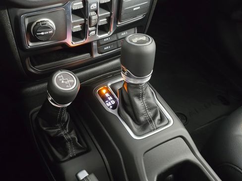New 2026 Jeep Wrangler Unlimited Sahara w/ Whitecap Package AWD/4WD image 28