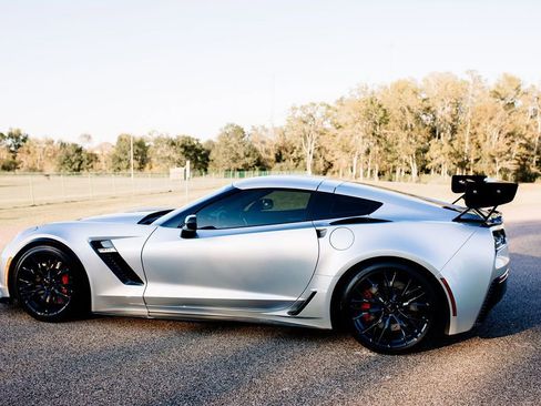 Used 2016 Chevrolet Corvette Z06 w/ 2LZ Preferred Equipment Group image 4