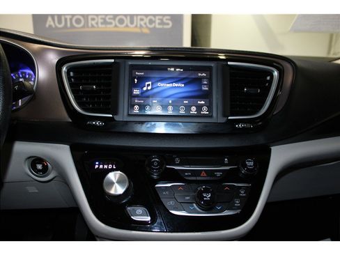 Used 2021 Chrysler Voyager Lxi image 28