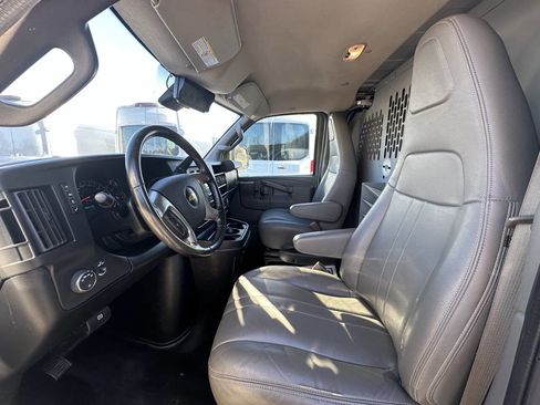 Used 2019 Chevrolet Express 3500 w/ Driver Convenience Package image 19