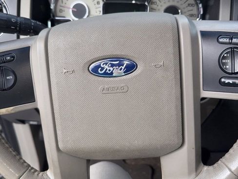 Used 2011 Ford Expedition EL XLT image 4