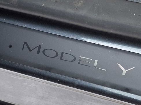 Used 2024 Tesla Model Y Long Range image 29