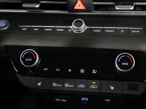 Certified 2025 Hyundai Elantra SEL image 19