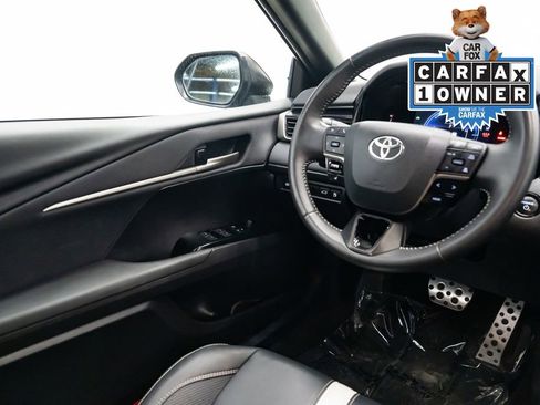 Used 2025 Toyota Camry SE FWD image 11
