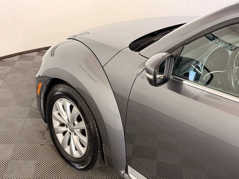 Used 2018 Volkswagen Beetle 2.0T S FWD image 12